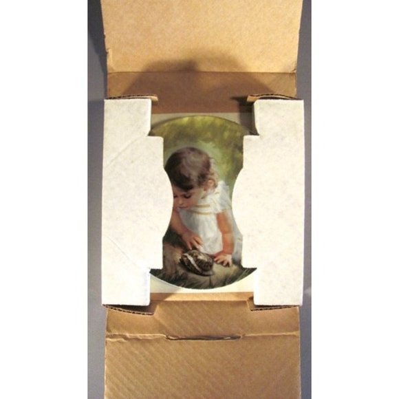 Bradford Exchange Backyard Discovery Collector Plate - Picture 3 of 4